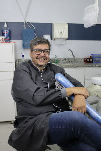 Foto 2 de Dr Luiz Manhães | Cirurgião Dentista