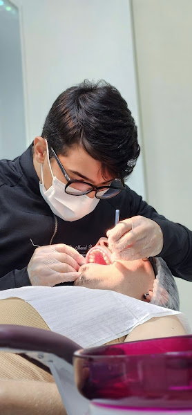 Foto 3 de Dr. Maciel Reis Moura - Dentistas ,canal ,restauração,extração, cirurgia oral, cirurgião dentista, Botox, facetas em resina.