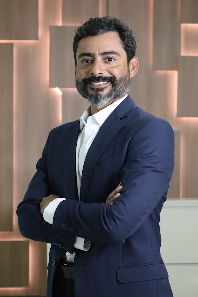 Foto 2 de Dr. Maiolino Thomaz - Ph.D em Cirurgia Bucomaxilofacial e Implantodontia