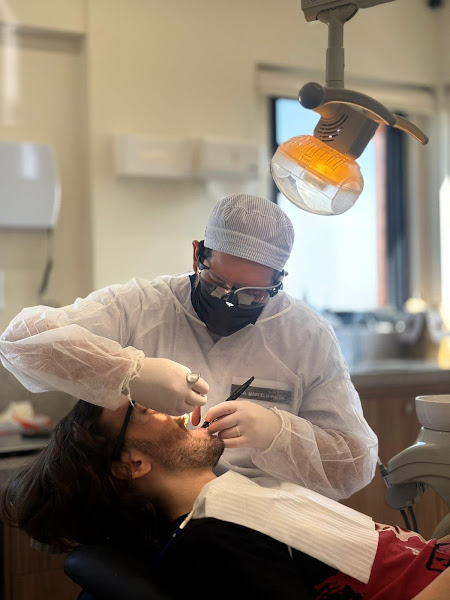 Foto 2 de Dr Marcelo Palma | Dentista em Campinas | Implante, facetas, canal, clareamento, restauração, extração de siso.