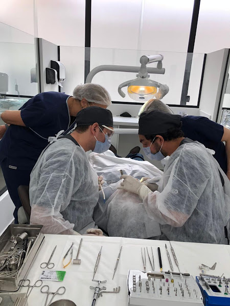 Foto 3 de Dr Marcelo Palma | Dentista em Campinas | Implante, facetas, canal, clareamento, restauração, extração de siso.