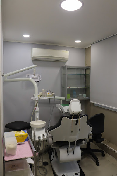 Foto 2 de Dr Marcelo Wazny Odontologia Estética