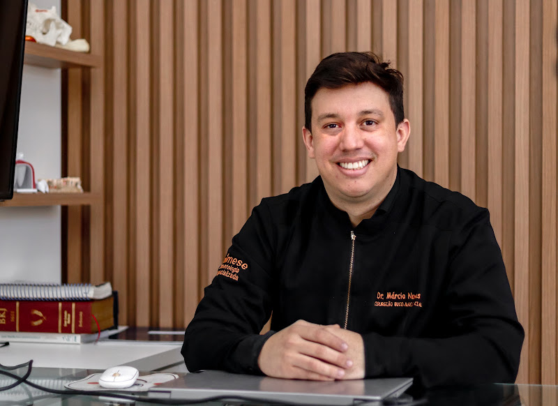 Foto 2 de Dr Marcio Novaes - Cirurgião Dentista - Buco-Maxilo-Facial - Implantes dentários