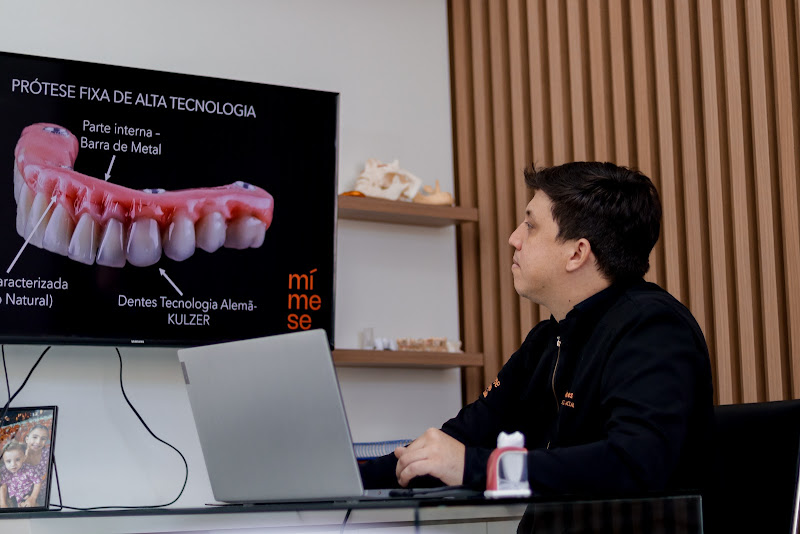 Foto 3 de Dr Marcio Novaes - Cirurgião Dentista - Buco-Maxilo-Facial - Implantes dentários