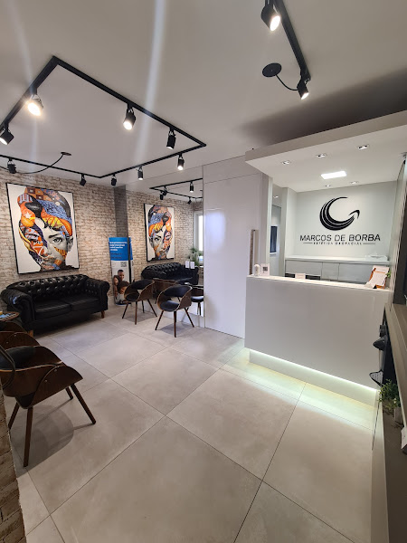 Foto 2 de Dr. Marcos de Borba - Clínica Revéri | Lipo de Papada I Harmonização Facial I Ortodontia