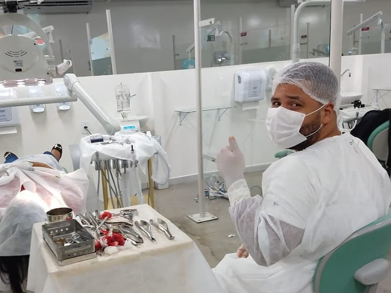 Foto 4 de Dr. Marcos de Oliveira | Dentista Belo Horizonte | Implante | Alinhador Invisível | Invisalign | Botox | Sedação