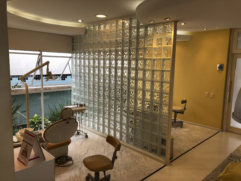 Foto 2 de Dr. Marcos Gumy - Odontologia Estética & Implantodontia