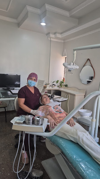 Foto 3 de Drª Maria do Socorro M. Barata - Cirurgiã Dentista