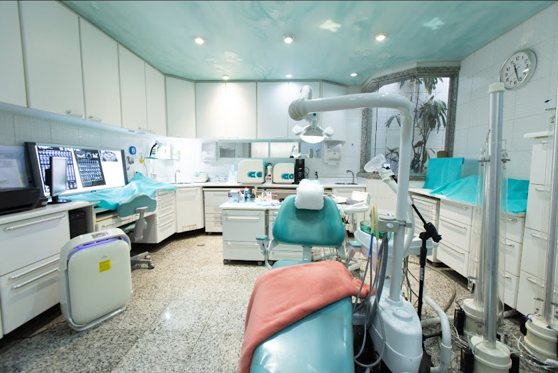 Foto 2 de Drª Maria Helena Boutakis Zucaro - HZ Odontologia Halitologia Periodontia Estética Ortodontia