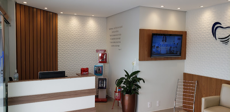 Foto 3 de Dr. Marlon Maragno | Lentes / Facetas em Resina composta e Porcelana