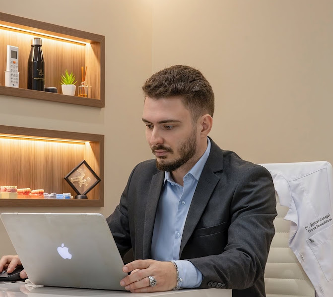 Foto 3 de Dr. Mateus Carregal - Implantes Dentários e Cirurgias Avançadas