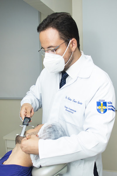 Foto 3 de Dr. Mateus Fiuza Santos - Cirurgia Bucomaxilofacial