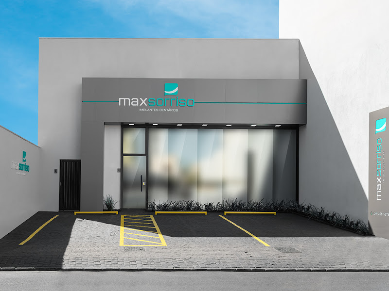 Foto 2 de Dr. Mauro José O. Squarisi - Dentista