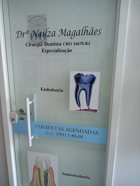 Foto 3 de Dr. Nailza Magalhães cirurgiã dentista endodontia implante dental sala esteril com ozonio