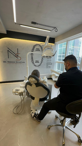 Foto 2 de Dr. Nemrod Schiefler - Odontologia Especializada | Implantes | Facetas | Lentes | Clinica Geral em Itajaí