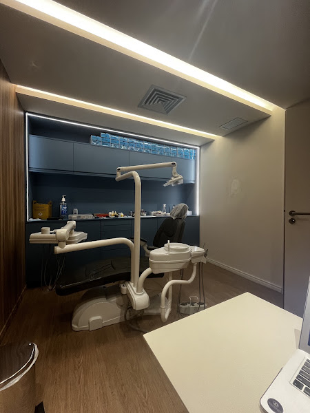 Foto 2 de Dr. Nicolas Barcelos - Cirurgião Dentista, implantodontista e protesista.