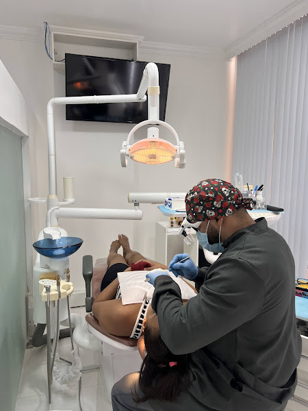 Foto 3 de Dr. Ociam Farias - CRO 3654 AM | Implantes, Ortodontia e Facetas. Norte Odontológia