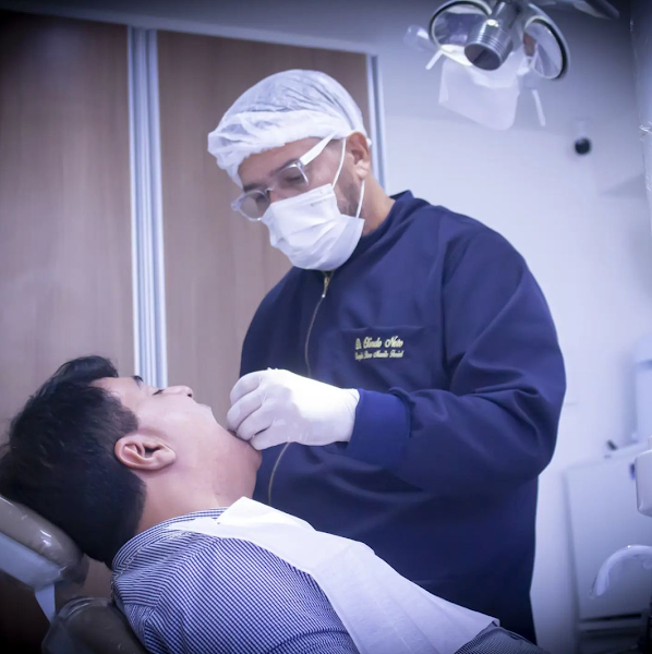 Foto 2 de Dr. Olindo Neto | Cirurgião Dentista Bucomaxilofacial