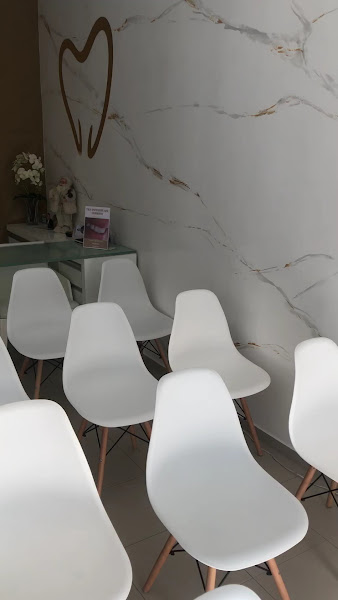 Foto 5 de Dr. Paulo Camurça. Tratamento de Canal - Laser PDT, Implante, Prótese e Estética. Dentista Barra do Ceará, Fortaleza - CE