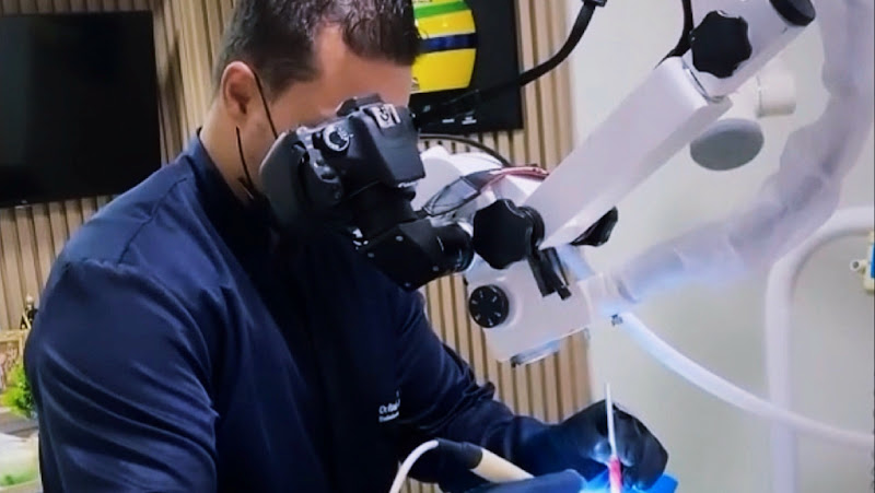 Foto 2 de Dr. Paulo Eduardo Endodontia Microscópica e Implantodontia avançada. Consultório de Alto Padrão