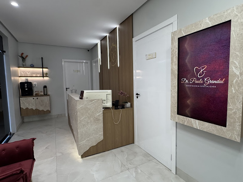 Foto de Dr. Paulo Grandal - Dentista na Praça 14