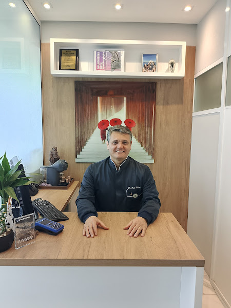 Foto 2 de Dr. Paulo Roberto M. dos Santos | Cirurgião dentista