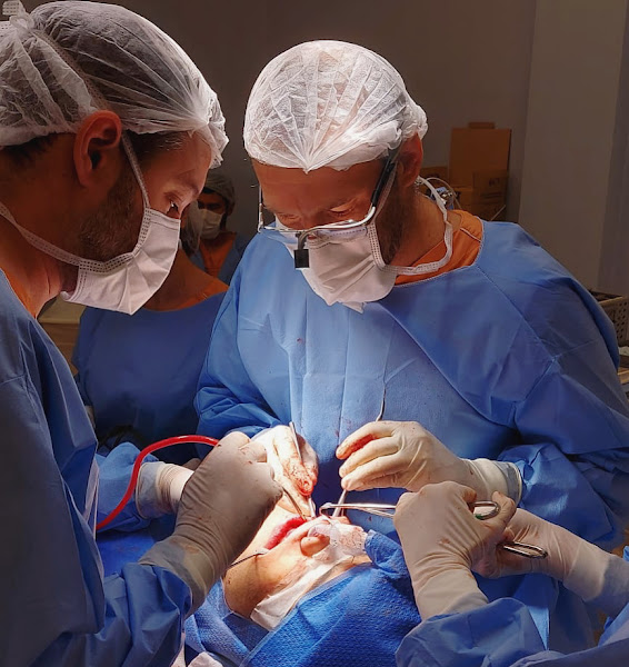 Foto 2 de Dr. Pedro Guedes - Cirurgia Buco Maxilo, Ortognática, Implantes, Mentoplastia, Siso, Implantes Dentários, Enxertos