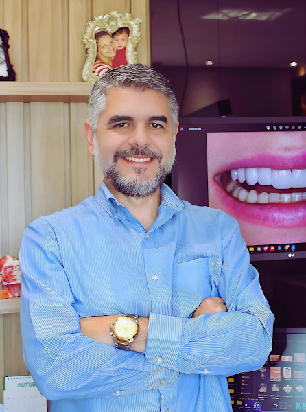 Foto 2 de Dr. Plácido Menezes | Odontologia | Harmonização Orofacial | Dentista