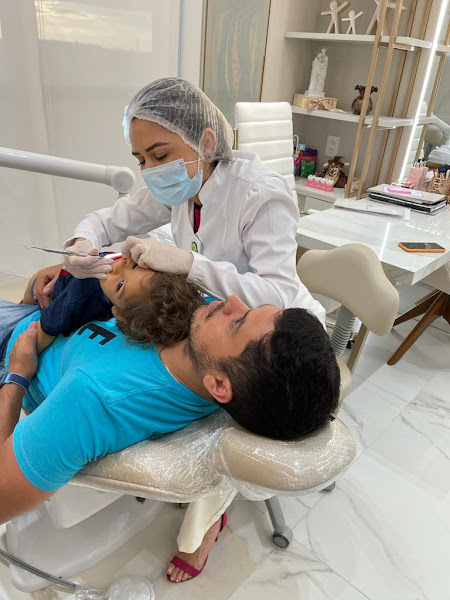 Foto 2 de Drª. Priscila Medeiros - Mestre e Especialista em Odontopediatria e Especialista em Harmonização Facial