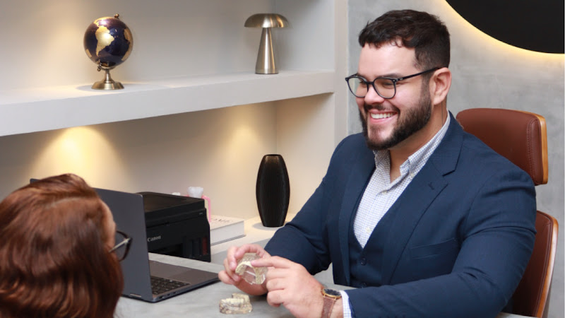 Foto 2 de Dr. Rafael Abu Kamel Dentista Implantes Próteses