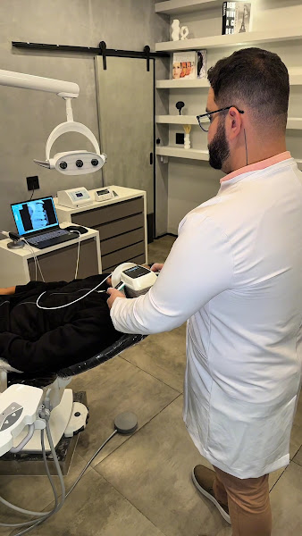 Foto 3 de Dr. Rafael Abu Kamel Dentista Implantes Próteses