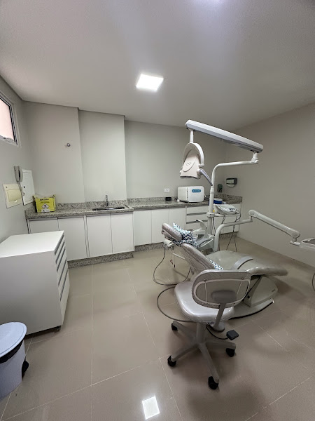 Foto 3 de Dr. Rafael Bertoletti - Dentista Maringá | Especialista em Facetas de Lentes de resina