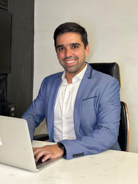 Foto 2 de Dr. Rafael Neri - Cirurgião bucomaxilo - Extração de siso - Tratamento para implante dentário