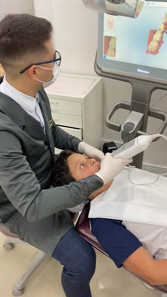 Foto 2 de Dr. Rafael Siqueira - Ortodontia Fixa/ Alinhadores INVISALIGN®/ Alinhadores SELF®/Nilópolis