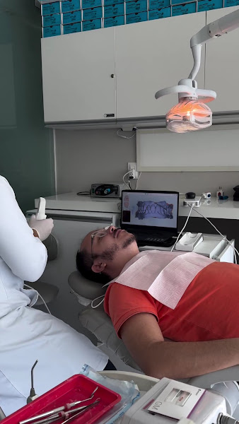 Foto 3 de Dr. Ramiro Campos | Invisalign | Implantes Dentários | Lentes de Contato Dental
