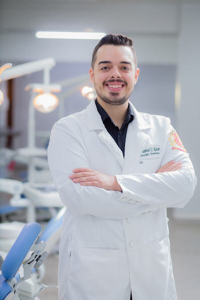 Foto 3 de Dr Raphael C. Kaiser | BUCOMAXILO