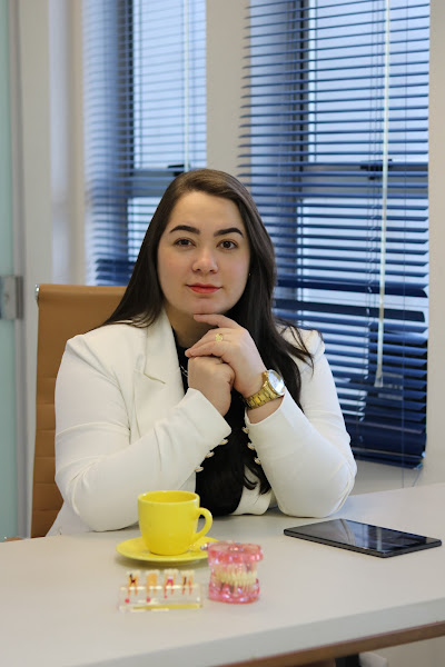 Foto 3 de Drª Rayane Alves Dias | Cirurgiã-dentista