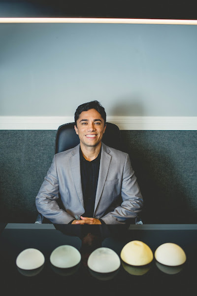 Foto 3 de Dr Renan Santos - Cirurgião Plástico em Cachoeiro de Itapemirim