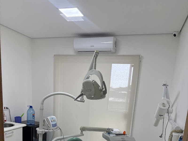 Foto 3 de Dr. Renato Martins - Implantes, Estética, Endodontia, Odontopediatria, Ortodontia