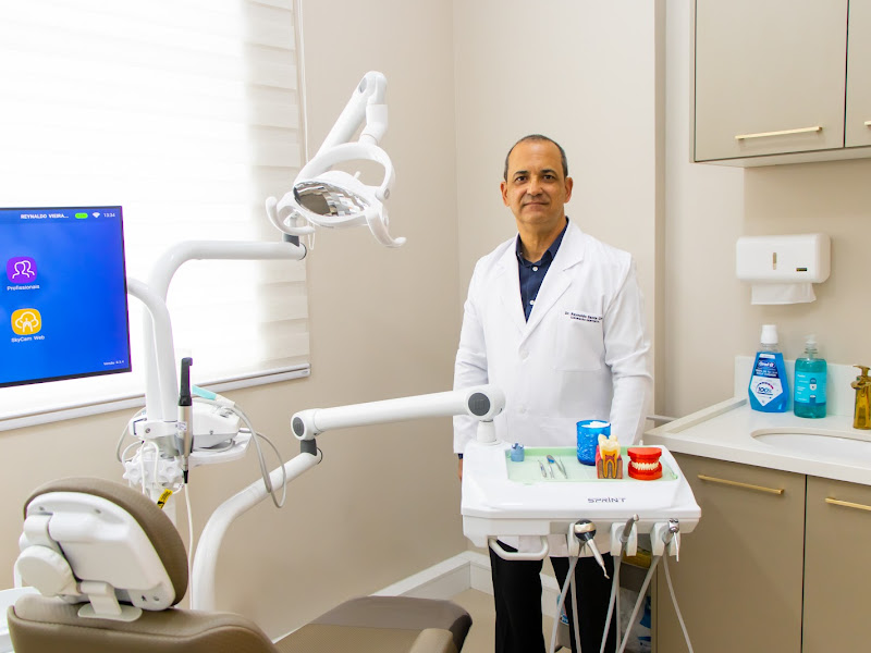 Foto de Dr. Reynaldo Santa Cruz | Dentista no Estreito