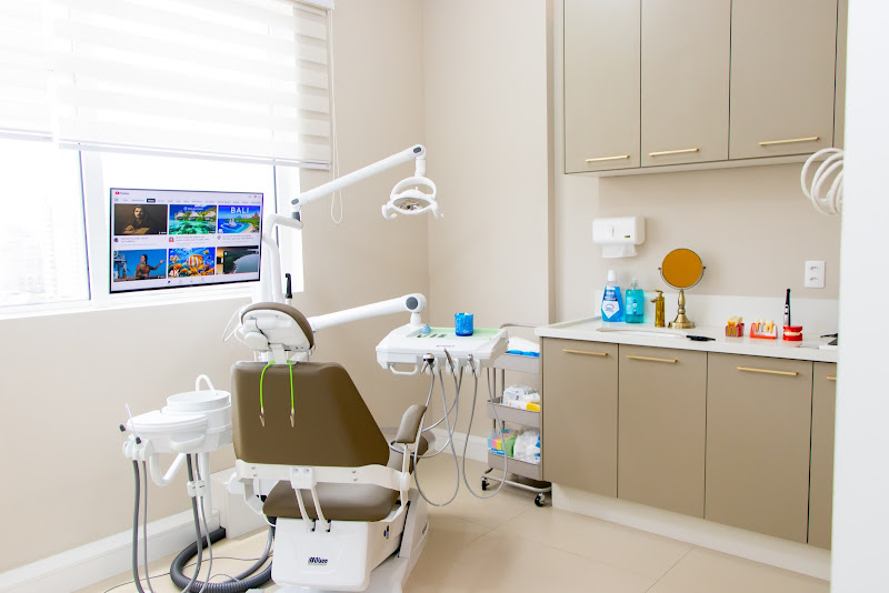 Foto 4 de Dr. Reynaldo Santa Cruz | Dentista no Estreito