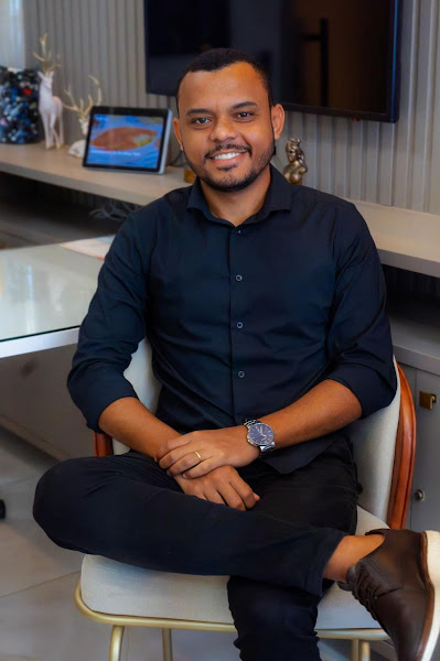 Foto 3 de Dr. Rhuan Alexandre | Facetas de Resina | Dentista em João Pessoa