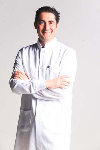 Foto 2 de Dr. Ricardo De Lucca | Prótese | Facetas | Clareamento | Aparelhos | Emergências | Dentistas em Criciúma