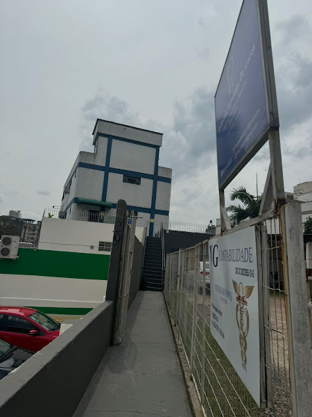 Foto 4 de Dr. Ricardo De Lucca | Prótese | Facetas | Clareamento | Aparelhos | Emergências | Dentistas em Criciúma