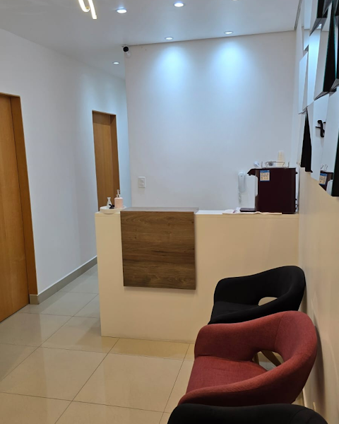 Foto 3 de DR. RICARDO MONTENEGRO | Dentista