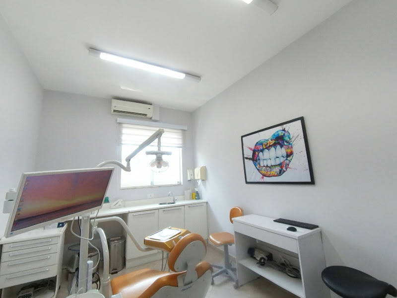 Foto 6 de Dr Ricardo Moreira | Dentista | Santo Andre/SP | Implantes Dentários | Aparelho Invisível | Sousmile | Invisalign