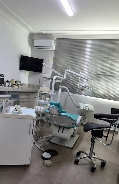 Foto 2 de Dr Ricardo Sabec Clinica de Dentista no Centro Londrina, Implante Dentário, Clareamento, Prótese Dental, Aparelho Invisível