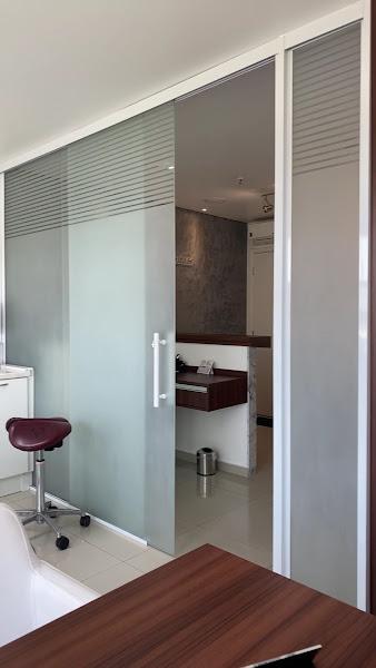 Foto 3 de DR. Ricardo Veronesi - Odontologia Estética