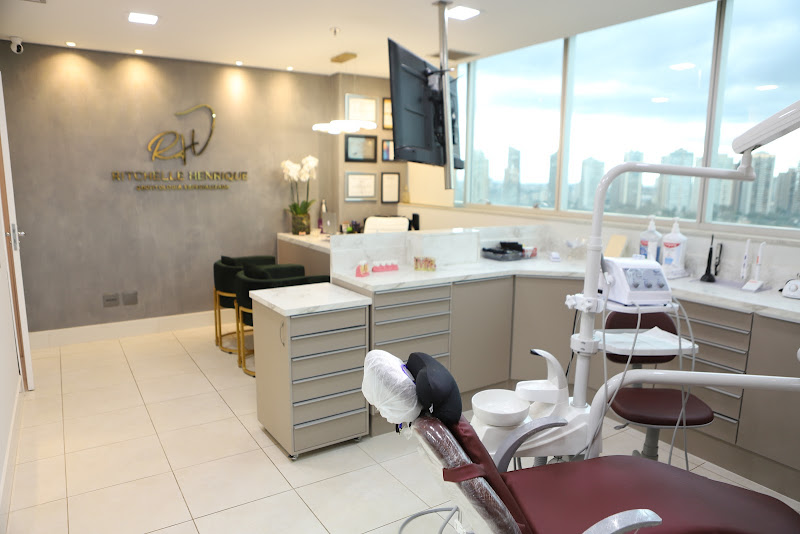 Foto 2 de Dr. Ritchelle Henrique Implante e Estética Dental
