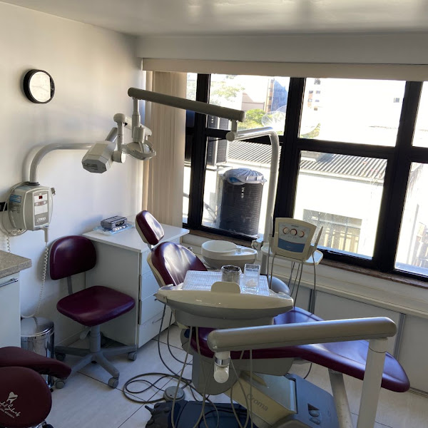 Foto 3 de Dr. Roberto Schuab - Dentista em Nova Friburgo